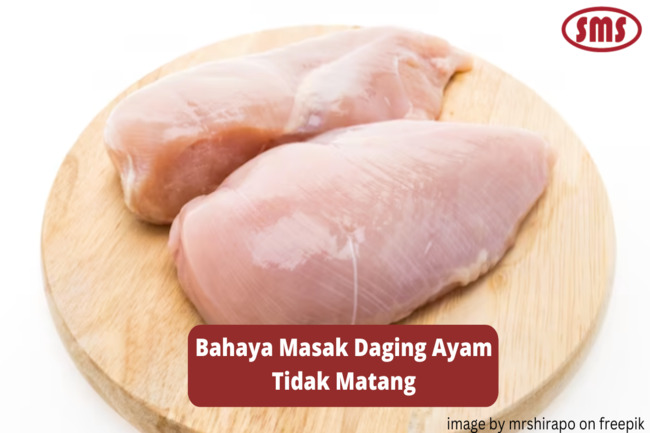 Masak Daging Ayam Tidak Matang? Ini Bahayanya